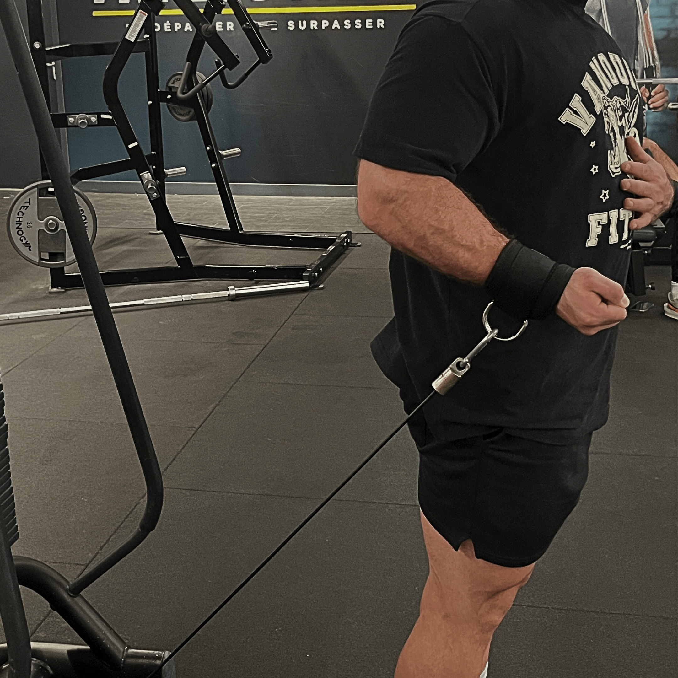 https://awtrainer.com/wp-content/uploads/2023/05/sangle-poulie-triceps.jpg